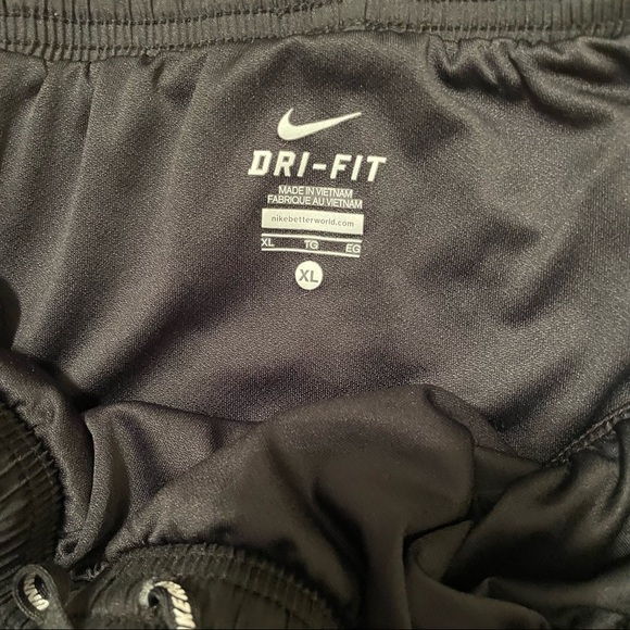 Women’s Nike Dri-Fit Running shorts - Size XL - NWOT - Picture 4 of 10